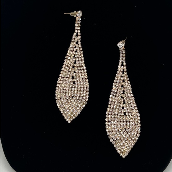 ✨🎊✨ GORGEOUS VERY SPARKLY DROP EARRINGS NWT - Picture 1 of 5